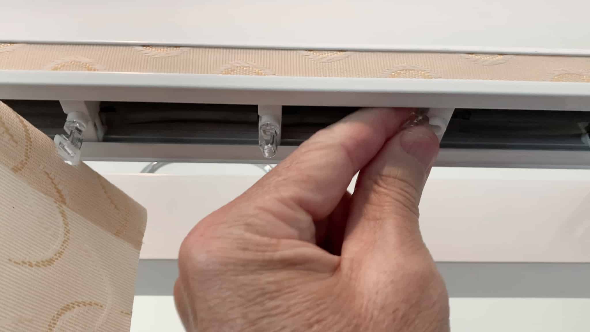 fix vertical blind blade not turning
